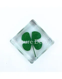 Klavertje vier in hars 3,5 x 3,5 x 1 cm