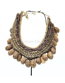 Schelpenketting op voet #11