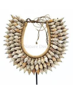 Schelpenketting op voet #7