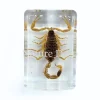 Schorpioen goud in hars 4 x 3 x 2 cm