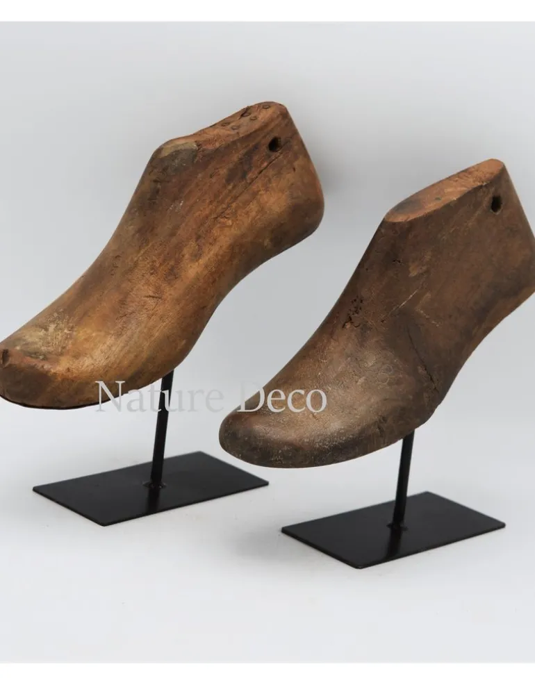 Vintage schoenmal op standaard